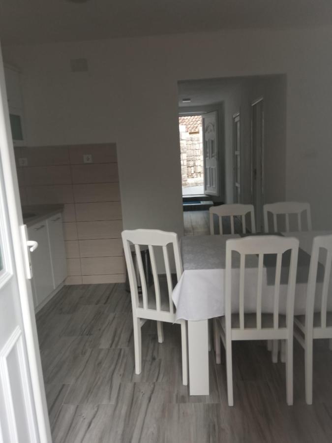 פראסט Apartment Rosic מראה חיצוני תמונה